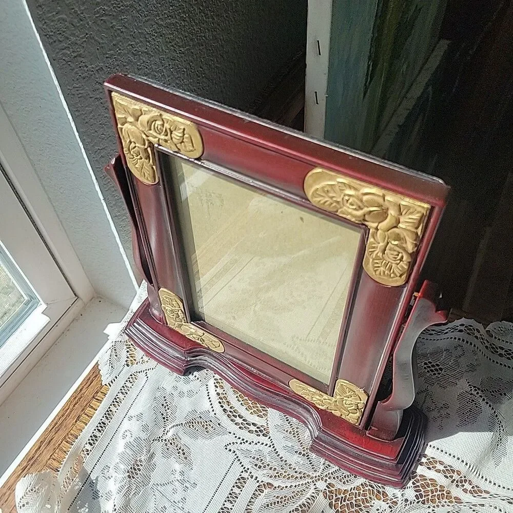 Vtg Victorian Style Swivel Picture Frame Ornate Faux Wood Tabletop Taiwan ROC
